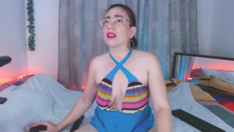 Eve Blue  friends. IG eve blue77 TW EveBlue 1 OF eveblue7 online show from December 2024 04:36:02 AM