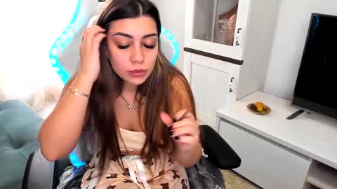 eveeevian online show from February 2025 07:33:02 AM