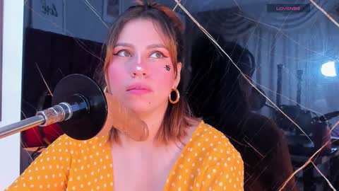 EVELIN online show from October 2025 12:15:01 PM