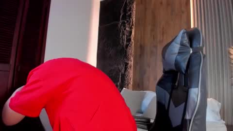 E V E L I N online show from December 2025 02:06:02 AM