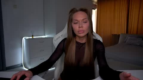 Snapshot of evelina_fox chatting on May 2026 12:33:01 PM Evelina online show from May 2026 12:33:01 PM