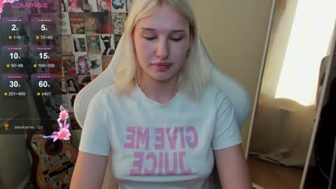 Snapshot of evelinalu chatting on June 2026 01:14:01 AM Evelina online show from June 2026 01:14:01 AM