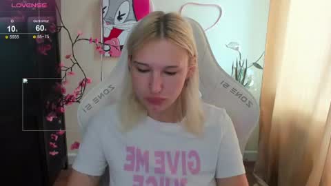 Snapshot of evelinalu chatting on July 2026 01:41:01 AM Evelina online show from July 2026 01:41:01 AM