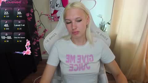 Snapshot of evelinalu chatting on July 2026 01:11:01 AM Evelina online show from July 2026 01:11:01 AM