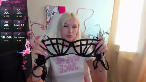 Snapshot of evelinalu chatting on July 2026 01:15:02 AM Evelina online show from July 2026 01:15:02 AM