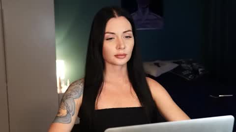 Snapshot of evelingoddess chatting on October 2025 09:48:02 PM your Love online show from October 2025 09:48:02 PM