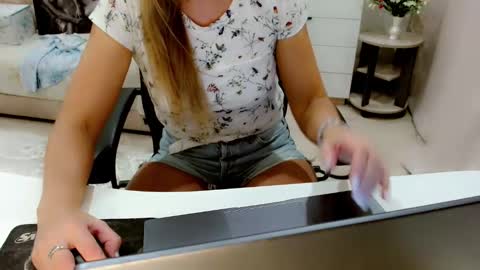 evelove online show from October 2025 04:59:02 PM