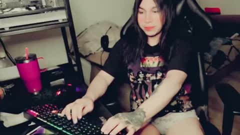 Snapshot of evelyn420521 chatting on May 2026 08:11:02 AM evelyn420521 online show from May 2026 08:11:02 AM