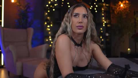 Evelyn online show from December 2025 09:10:02 PM