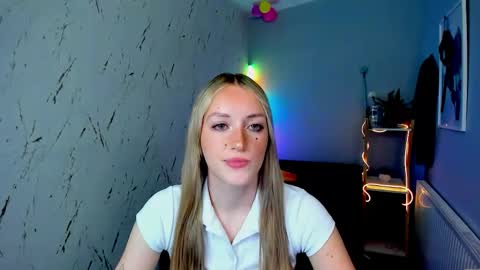 Snapshot of evelynblond chatting on June 2026 10:51:02 AM evelynblond online show from June 2026 10:51:02 AM