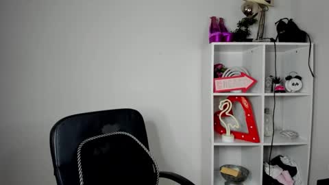 Snapshot of evelynblond chatting on June 2026 12:47:02 PM evelynblond online show from June 2026 12:47:02 PM