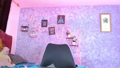 everlin__hot_ online show from February 2026 12:15:02 PM