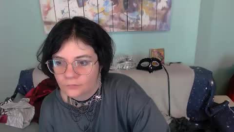 Everly online show from December 2025 08:43:01 AM