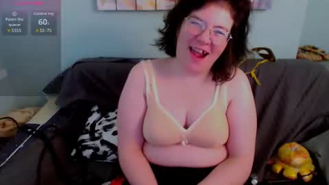 Snapshot of everly_rays chatting on June 2026 12:13:02 PM Everly online show from June 2026 12:13:02 PM