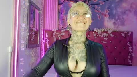 everlyn_sexx online show from April 2026 01:58:02 PM