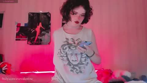 Snapshot of evevalentine_ chatting on May 2026 09:00:02 PM Eva online show from May 2026 09:00:02 PM