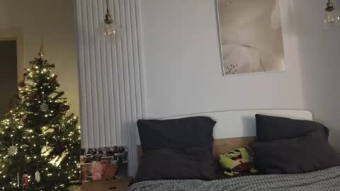 evi_woow online show from December 2025 09:20:01 PM