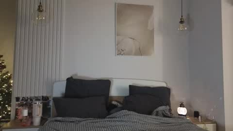 evi_woow online show from December 2025 10:48:01 PM