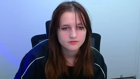 Snapshot of evie_leee chatting on November 2025 12:16:01 PM Evie online show from November 2025 12:16:01 PM