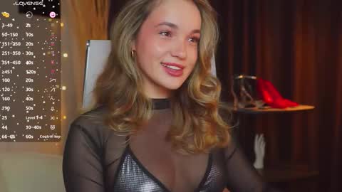 Evie online show from October 2025 09:26:02 PM