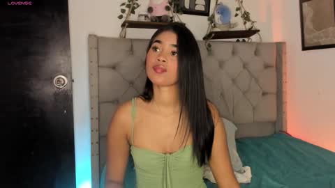 Ivi Alejandra  online show from October 2025 02:29:01 PM