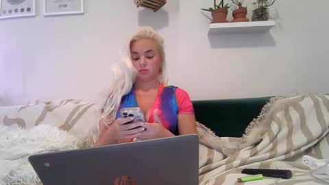 Snapshot of evillers1 chatting on May 2026 12:28:02 AM Badblondebunny online show from May 2026 12:28:02 AM