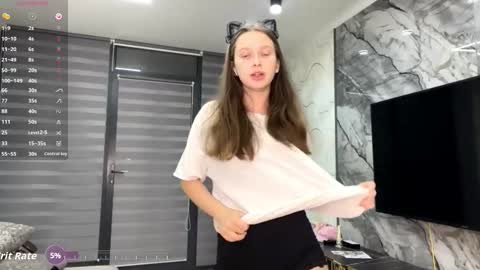 Snapshot of evonnesilvestre chatting on October 2025 03:12:01 PM Eva online show from October 2025 03:12:01 PM