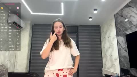 Snapshot of evonnesilvestre chatting on November 2025 03:14:02 PM Eva online show from November 2025 03:14:02 PM