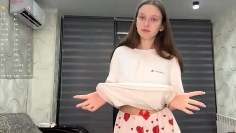 Snapshot of evonnesilvestre chatting on November 2025 03:22:01 PM Eva online show from November 2025 03:22:01 PM