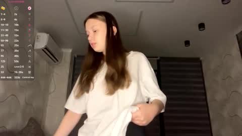 Snapshot of evonnesilvestre chatting on November 2025 03:22:01 PM Eva online show from November 2025 03:22:01 PM