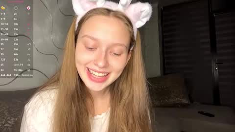 Snapshot of evonnesilvestre chatting on November 2025 03:23:02 PM Eva online show from November 2025 03:23:02 PM