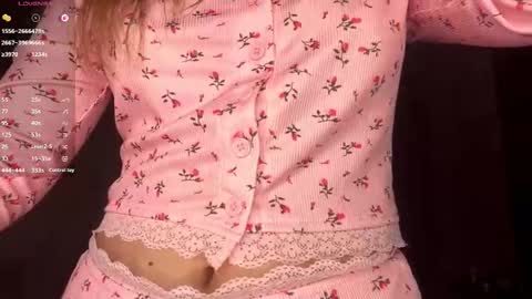 Snapshot of evonnesilvestre chatting on November 2025 03:37:02 PM Eva online show from November 2025 03:37:02 PM