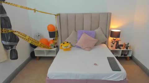 evvaa_moon online show from October 2025 12:47:01 PM