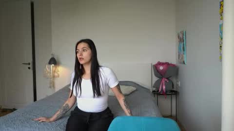 ewelynscott online show from November 2025 08:15:02 AM