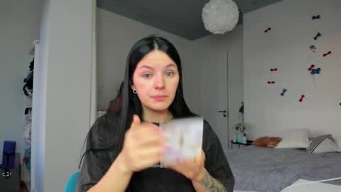 ewelynscott online show from February 2026 02:43:02 PM