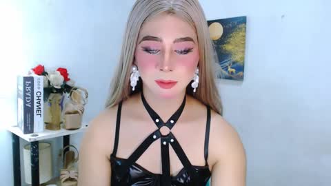 Snapshot of expensive_elise chatting on April 2026 11:53:02 AM expensive_elise online show from April 2026 11:53:02 AM