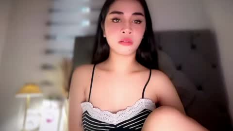 Snapshot of expensivets_chloe chatting on May 2026 07:49:01 AM chloee online show from May 2026 07:49:01 AM