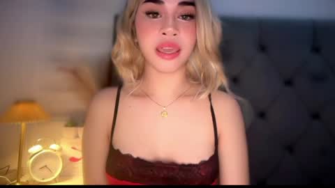 Snapshot of expensivets_chloe chatting on May 2026 06:49:01 PM chloee online show from May 2026 06:49:01 PM