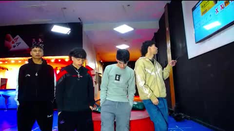 extrangers online show from October 2025 12:27:02 PM