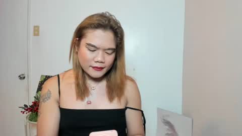 Snapshot of eyes_on_me_ chatting on March 2026 05:08:02 AM Lerrah online show from March 2026 05:08:02 AM