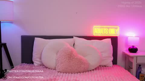 Snapshot of ezra chatting on October 2025 09:43:02 PM Ezra online show from October 2025 09:43:02 PM