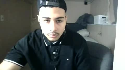 ezzteban935 online show from May 2026 11:57:01 PM