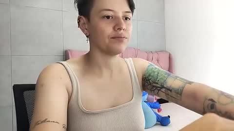 Snapshot of fanny_18 chatting on October 2025 04:05:02 PM FANNY online show from October 2025 04:05:02 PM