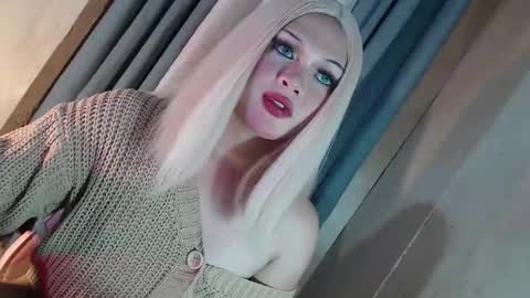 DANIELLA - DONT FORGET TO GIVE ME A THUMBSU UP online show from March 2026 02:45:01 PM