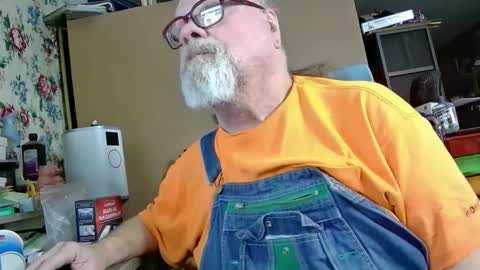 Fred. online show from February 2025 04:57:02 AM