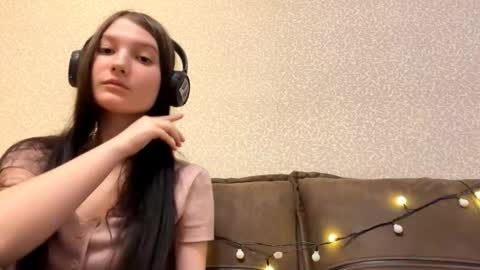 Aurora 18yo online show from December 2025 09:15:01 AM