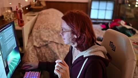 Snapshot of fayeholloway chatting on December 2024 09:17:02 PM Faye Holloway online show from December 2024 09:17:02 PM