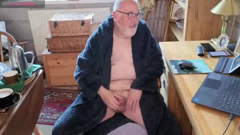 Snapshot of fellainsp8 chatting on April 2026 07:47:01 AM Adam online show from April 2026 07:47:01 AM