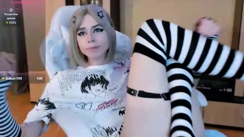 Snapshot of femalexa chatting on November 2025 04:03:01 PM Alexa online show from November 2025 04:03:01 PM