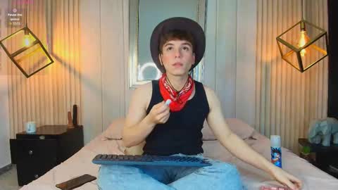 Femboy Max online show from October 2025 12:58:01 PM